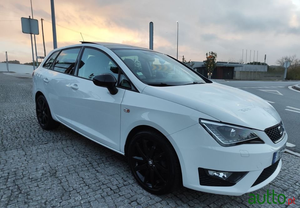 2015' SEAT Ibiza-St photo #2