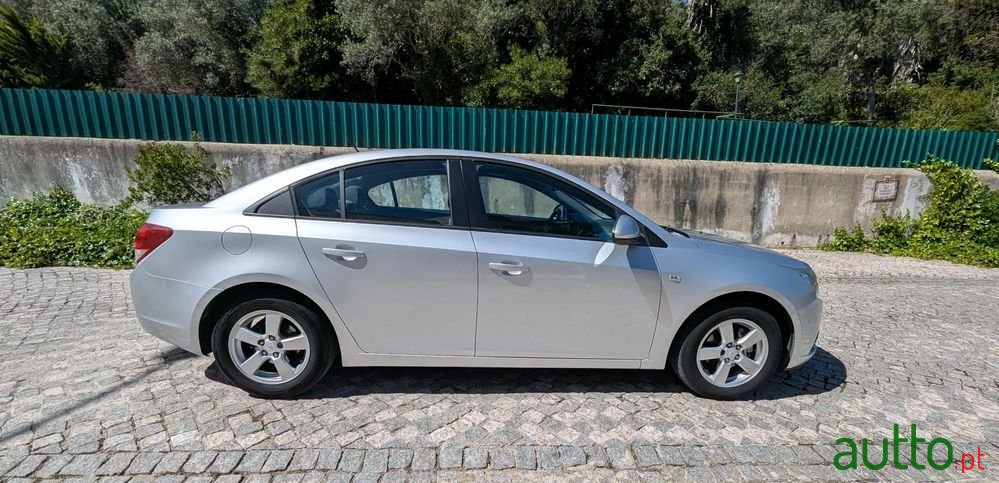 2010' Chevrolet Cruze 1.6 Ls photo #3
