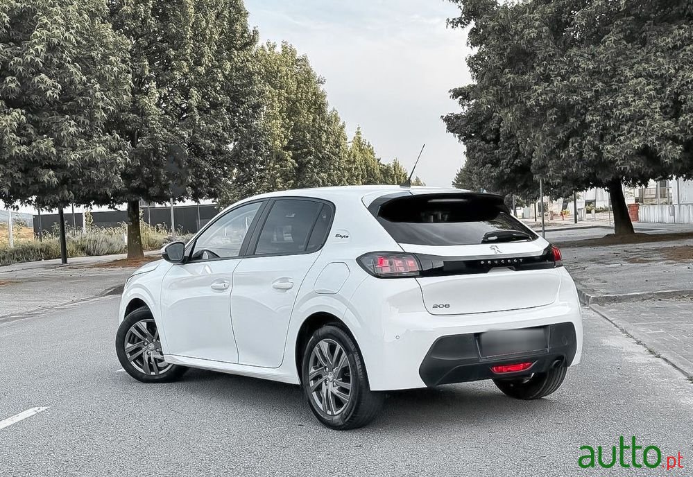 2021' Peugeot 208 photo #2