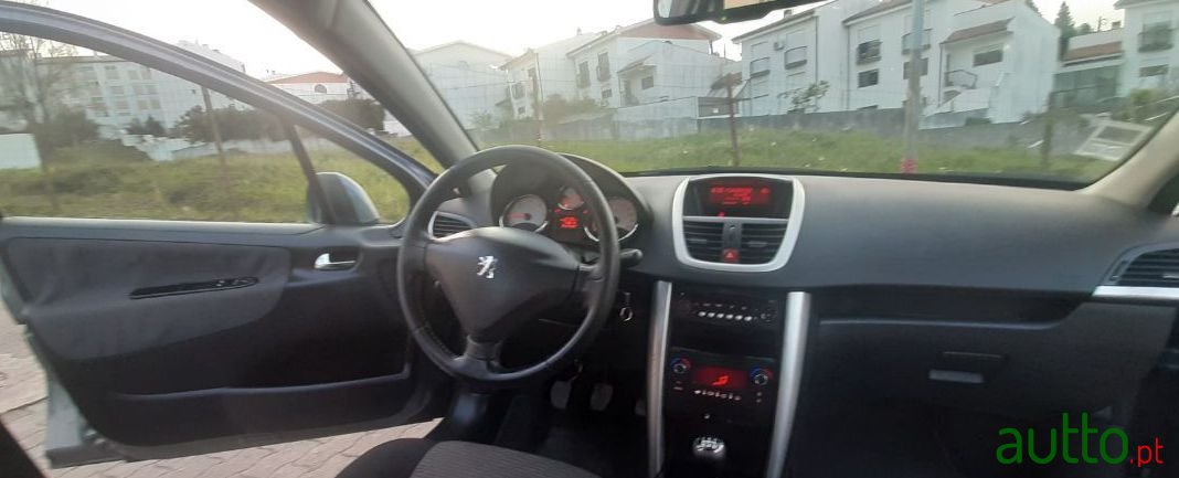 2015' Peugeot 208 photo #4