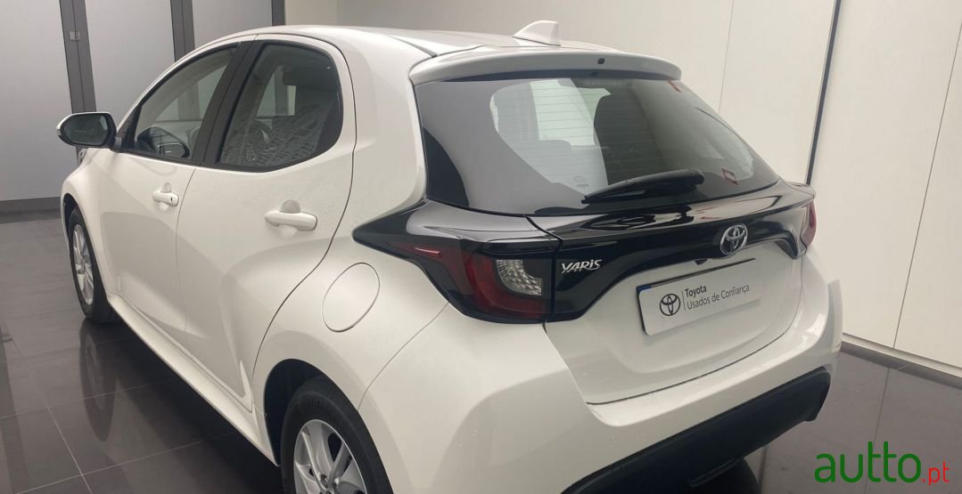 2021' Toyota Yaris photo #2