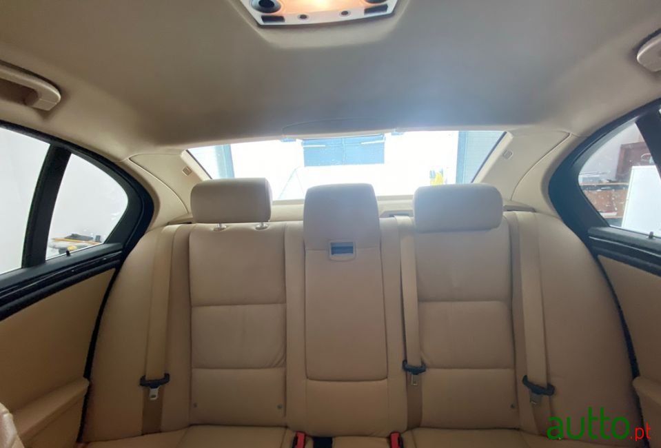 2009' BMW 520 photo #6