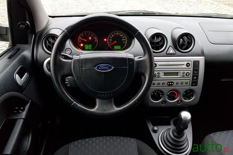 2004' Ford Fiesta Ghia photo #2
