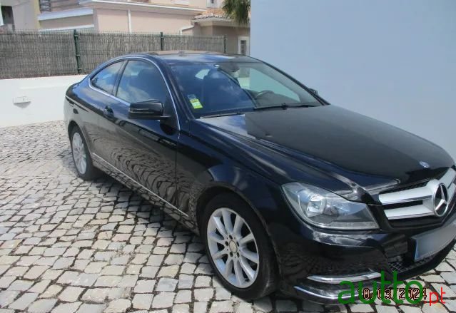 2012' Mercedes-Benz 220 photo #1