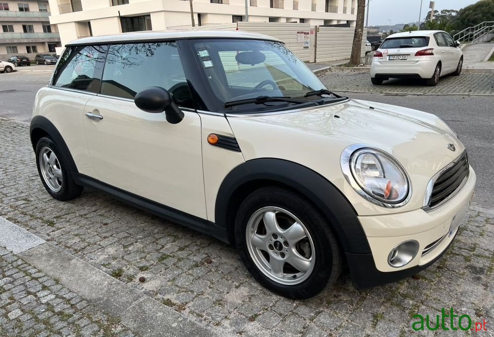 2009' MINI One Standard photo #2