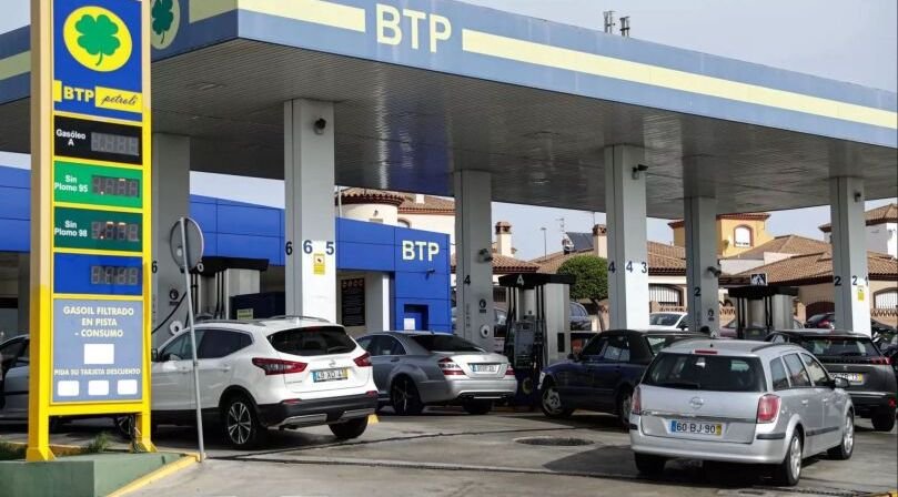 Combustíveis mais baratos leva portugueses a abastecer em Espanha