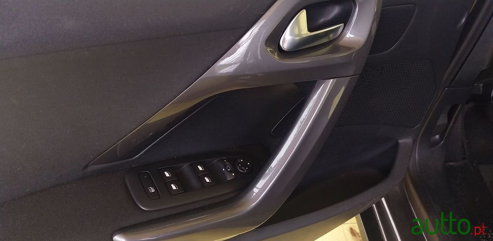 2016' Peugeot 2008 photo #4