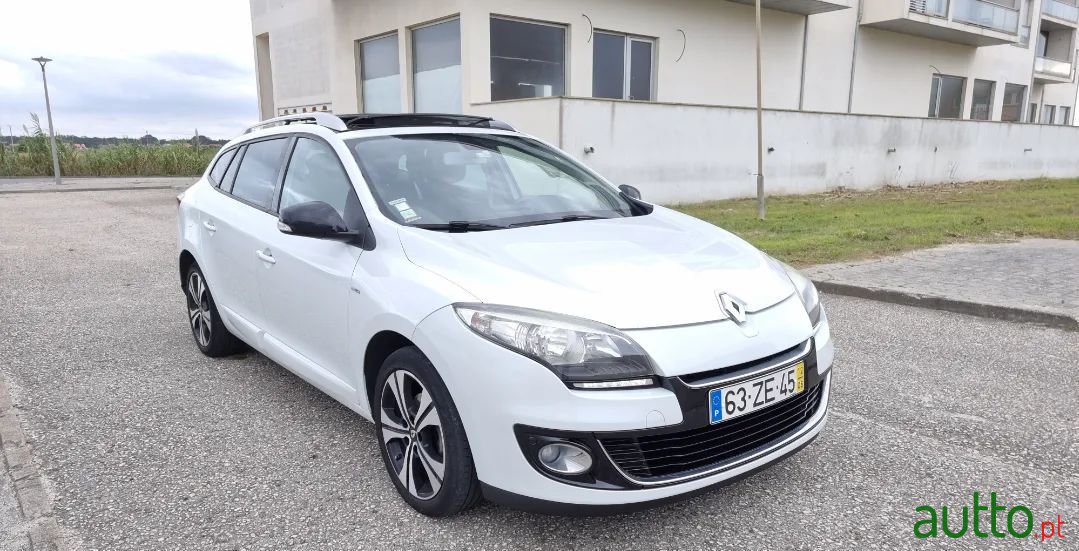 2012' Renault Megane Sport Tourer photo #3