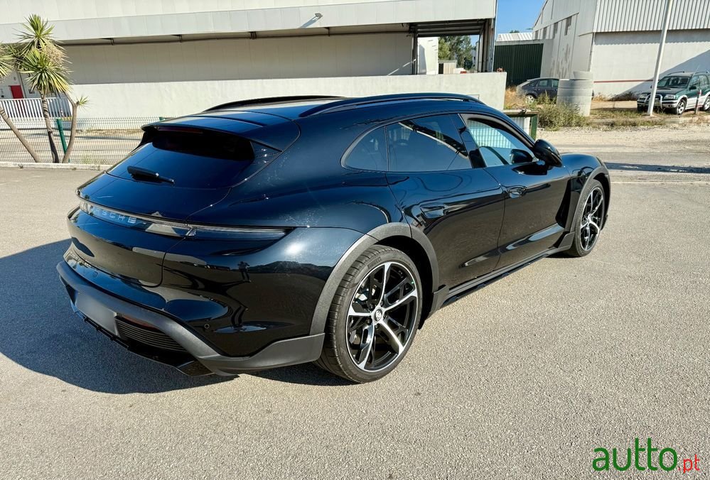 2023' Porsche Taycan Cross Turismo photo #6