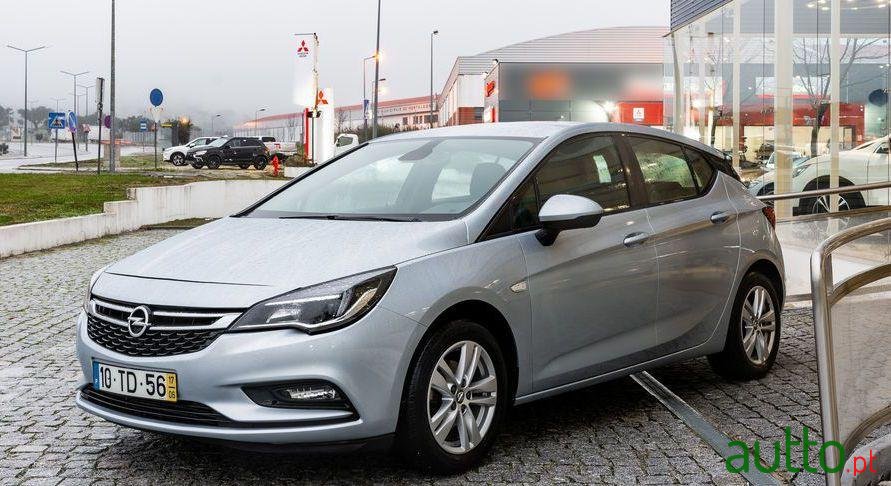 2017' Opel Astra photo #2