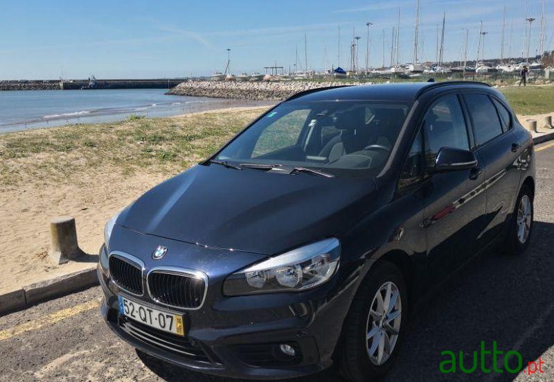 2016' BMW 216 Active Tourer photo #3