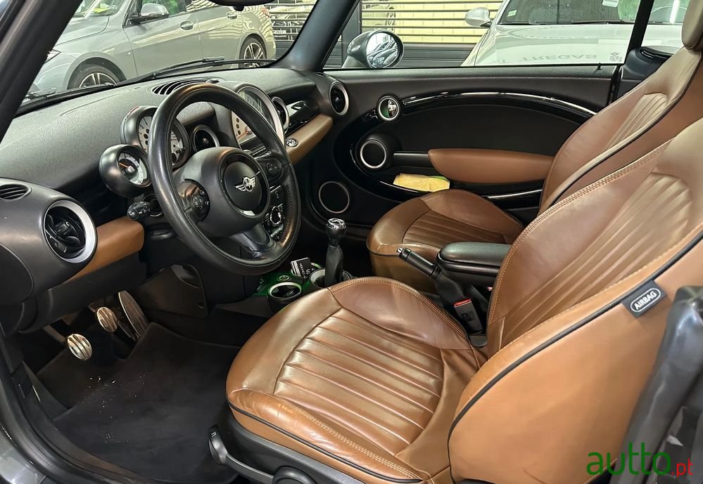 2013' MINI Cabrio Cooper S photo #3