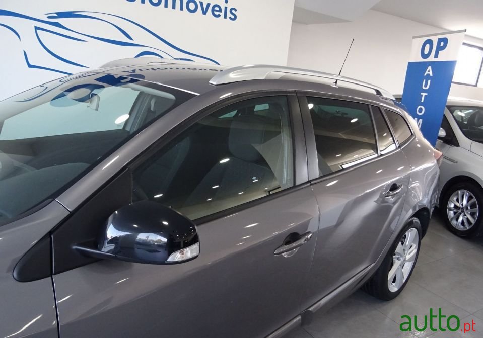 2014' Renault Megane Sport Tourer photo #4