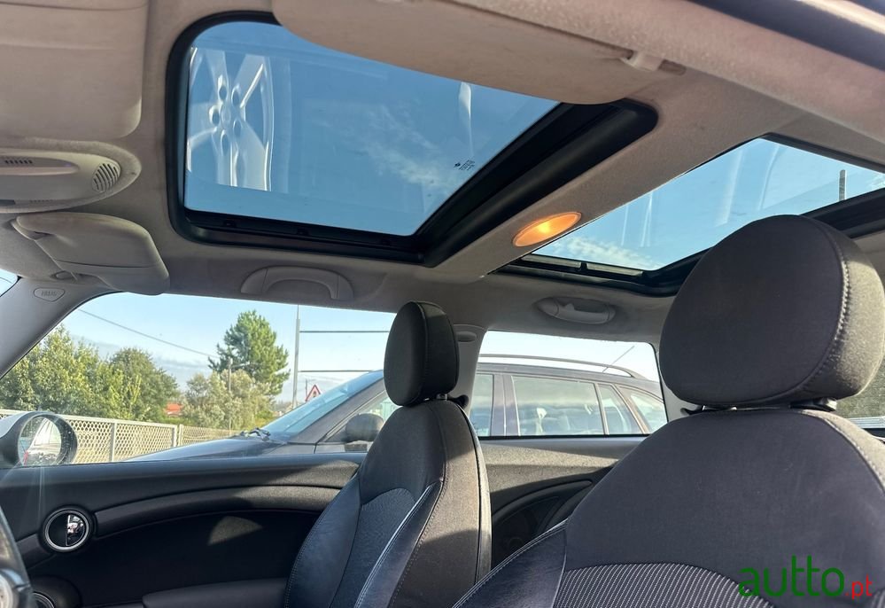 2007' MINI Cooper 3 Portas photo #2