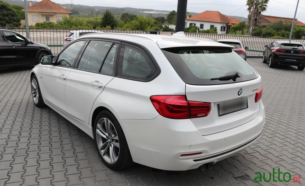2017' BMW Série 3 D Touring photo #4