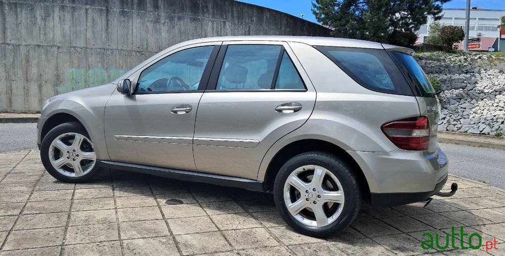 2006' Mercedes-Benz ML 320 Cdi photo #3
