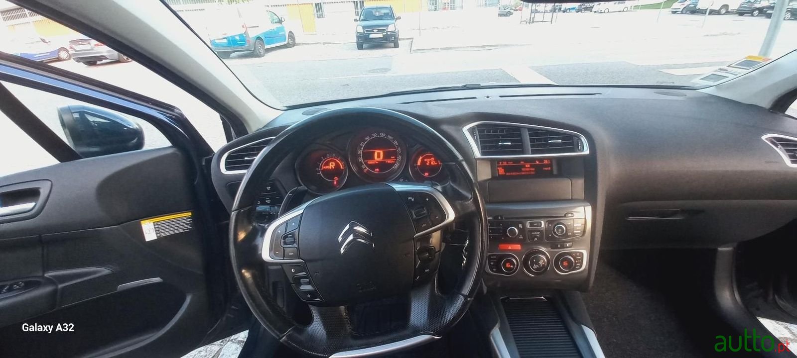 2011' Citroen C4 photo #5