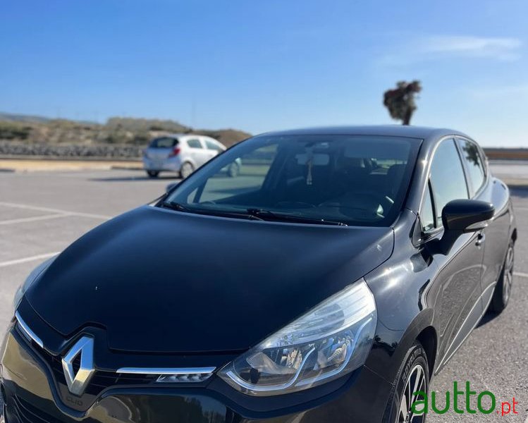 2014' Renault Clio photo #2