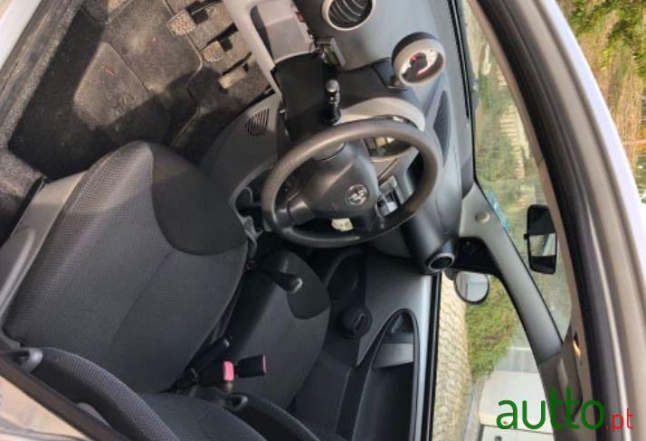 2008' Toyota Aygo photo #2