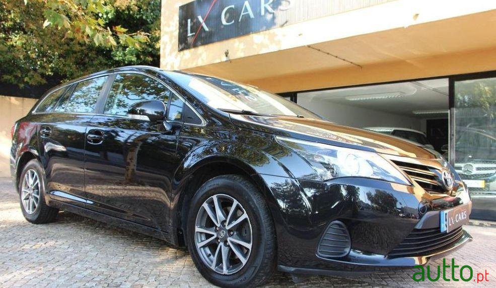 2013' Toyota Avensis photo #2