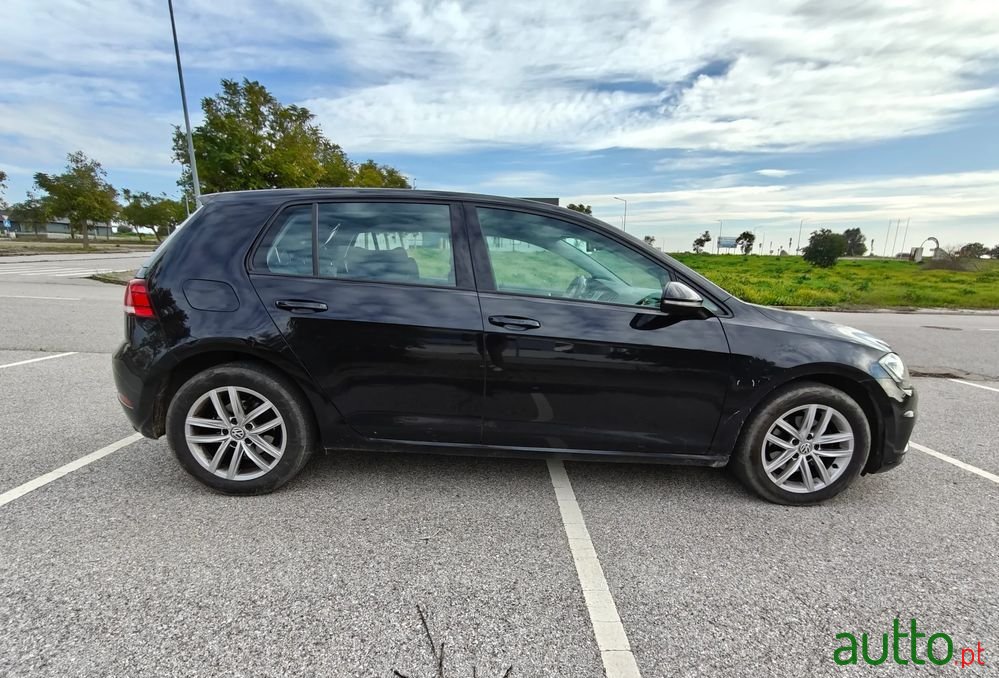 2018' Volkswagen Golf photo #6