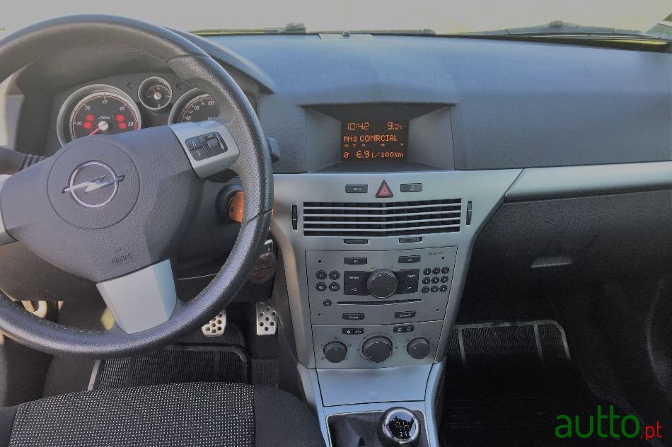 2007' Opel Astra Gtc photo #2