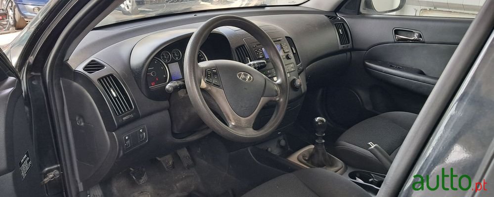 2008' Hyundai i30 Cw photo #4