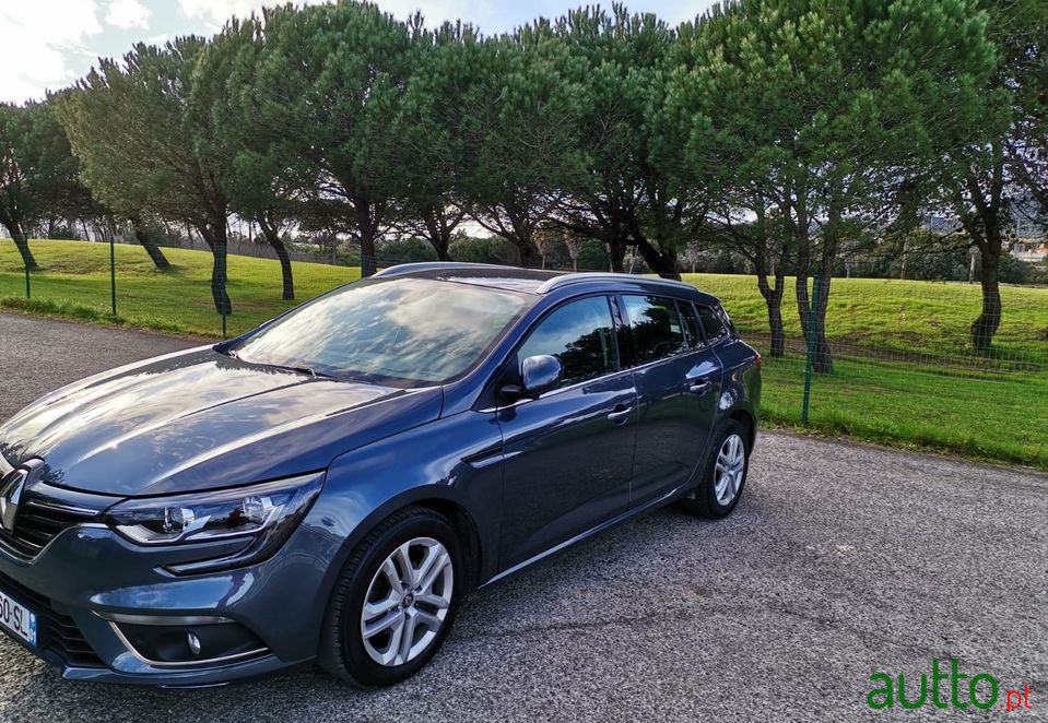 2019' Renault Megane Sport Tourer photo #2