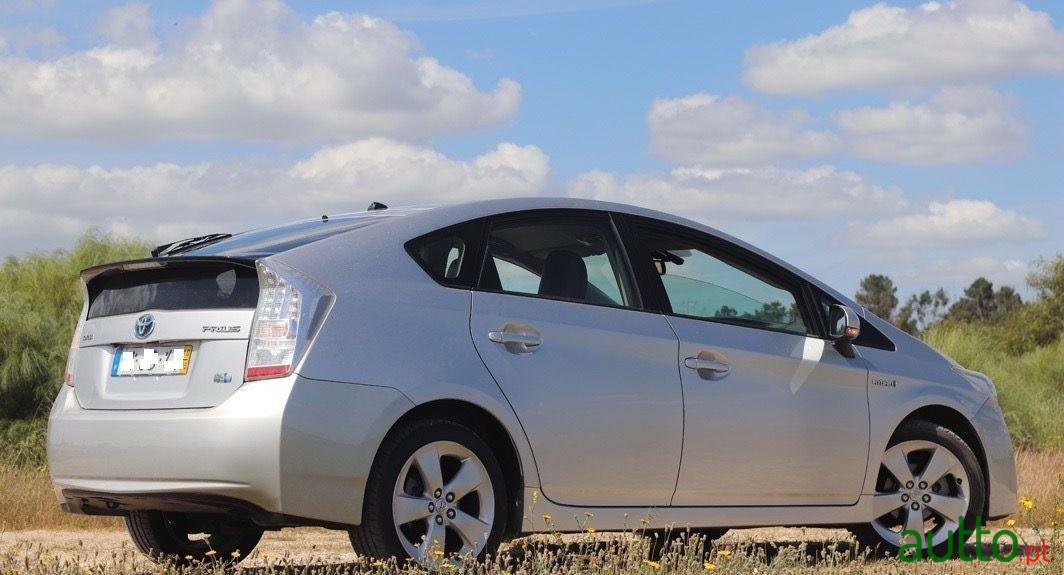 2010' Toyota Prius photo #1
