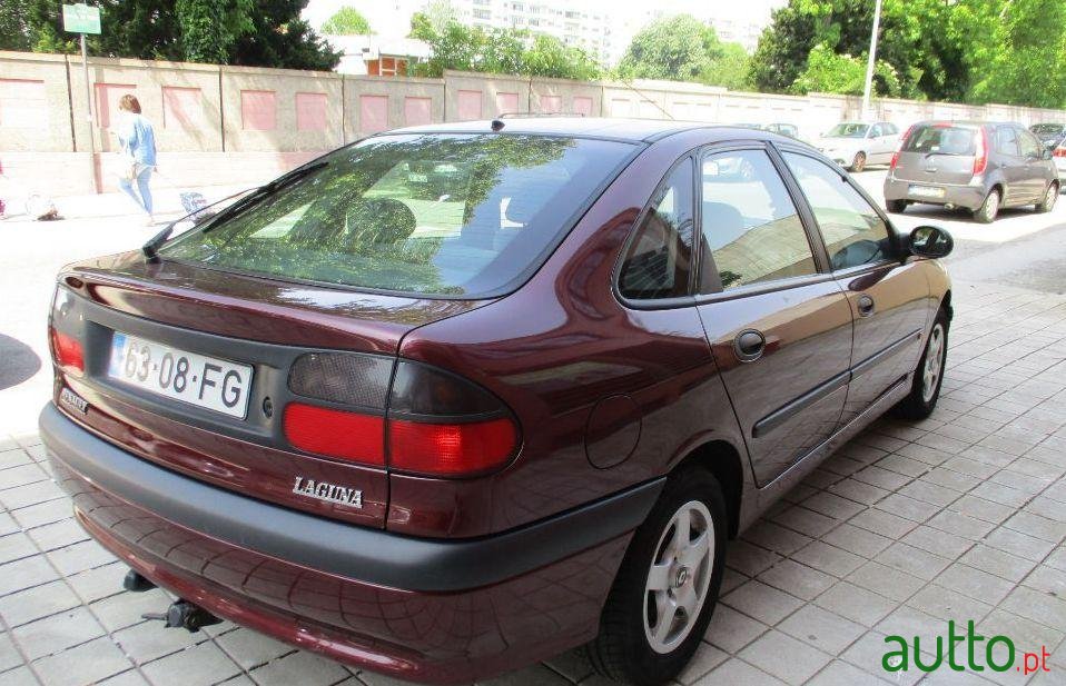 1995' Renault Laguna Rt   / A.C. photo #2