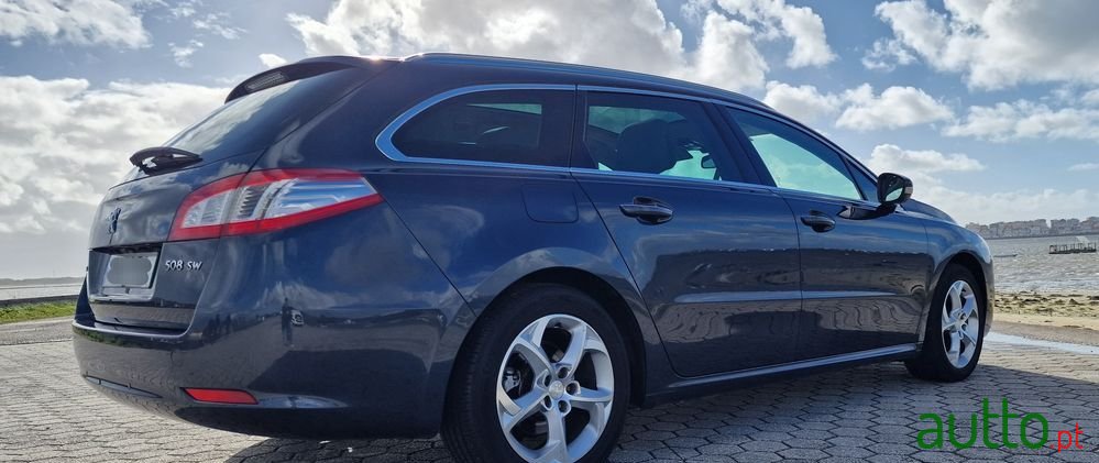 2013' Peugeot 508 Sw photo #2