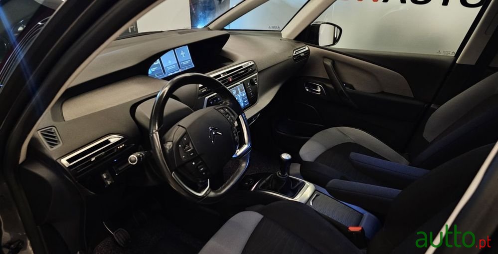 2014' Citroen C4 Picasso photo #6