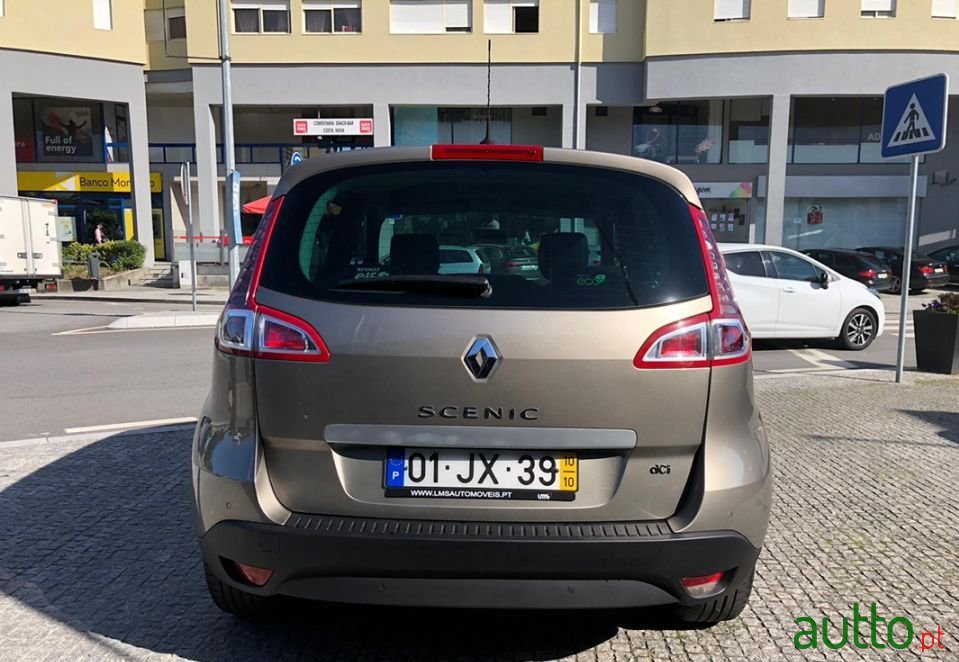 2010' Renault Scenic photo #5