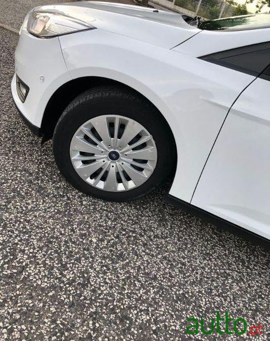 2015' Ford Focus Sw photo #2