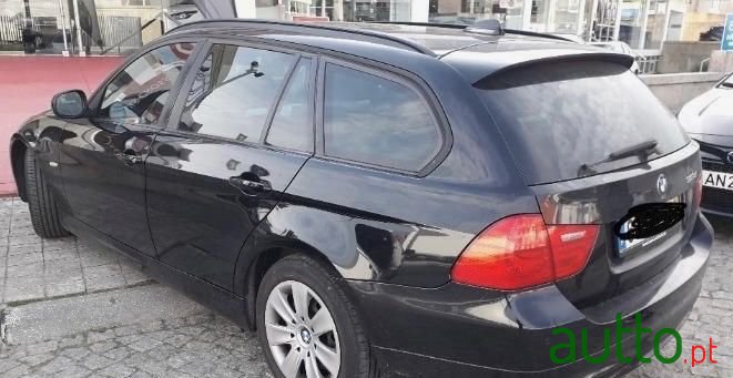 2011' BMW 318 photo #4