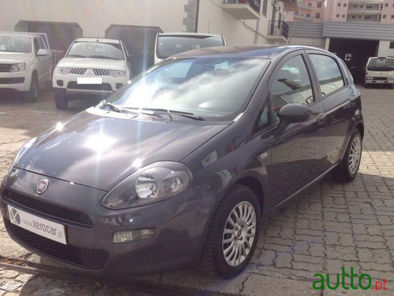 2012' Fiat Punto photo #2