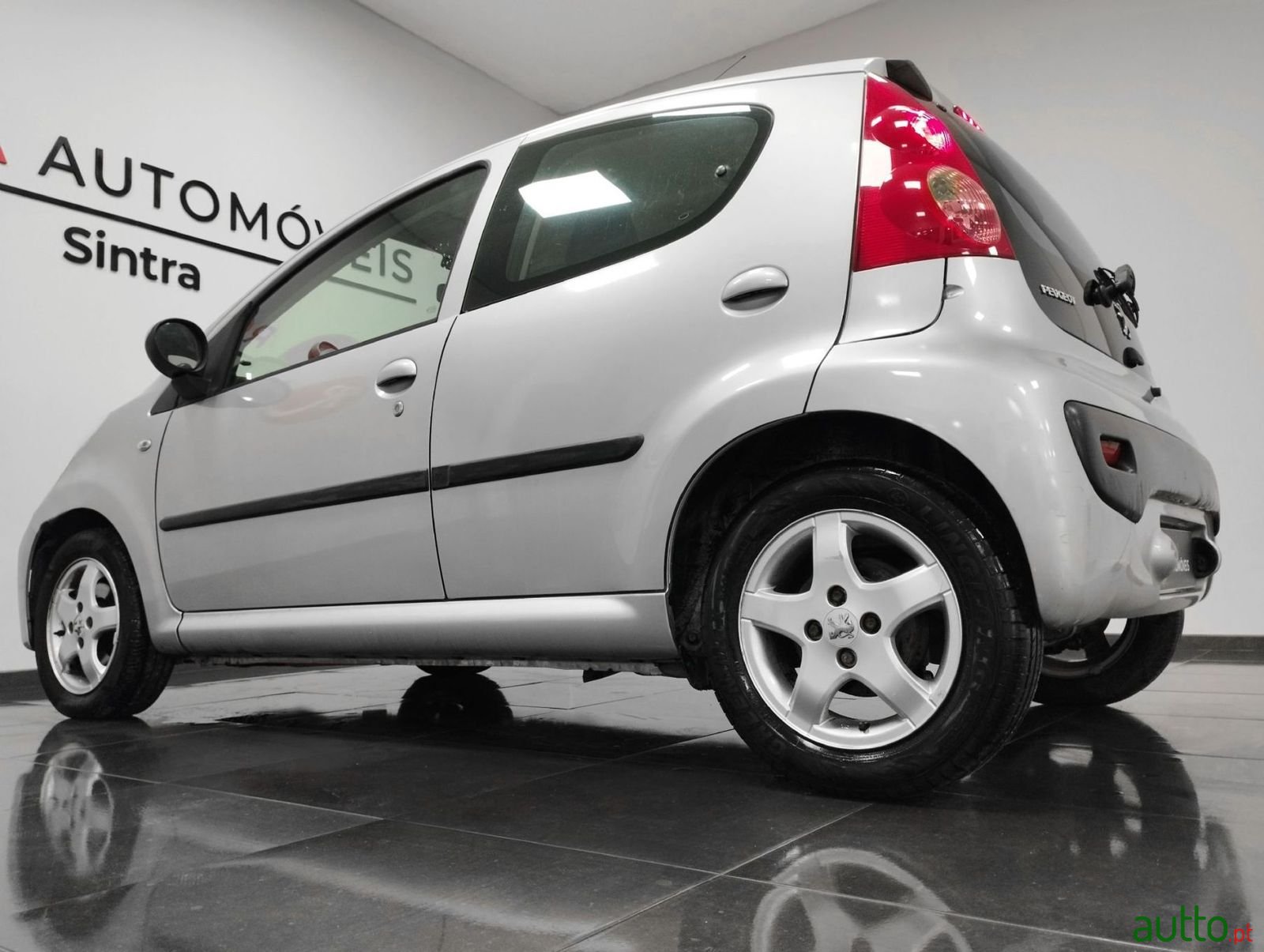 2010' Peugeot 107 photo #6