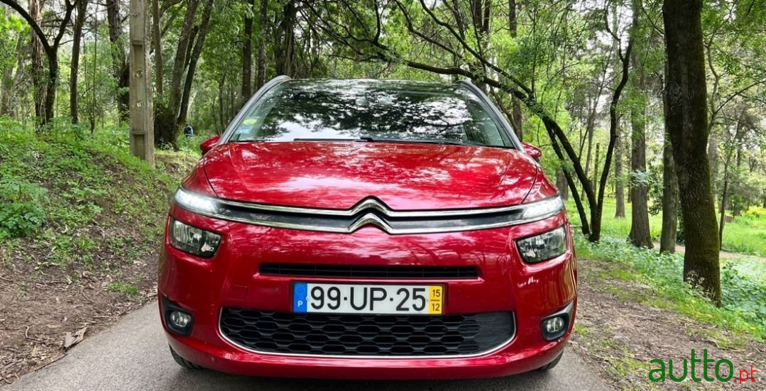 2015' Citroen C4 Grand Picasso photo #2