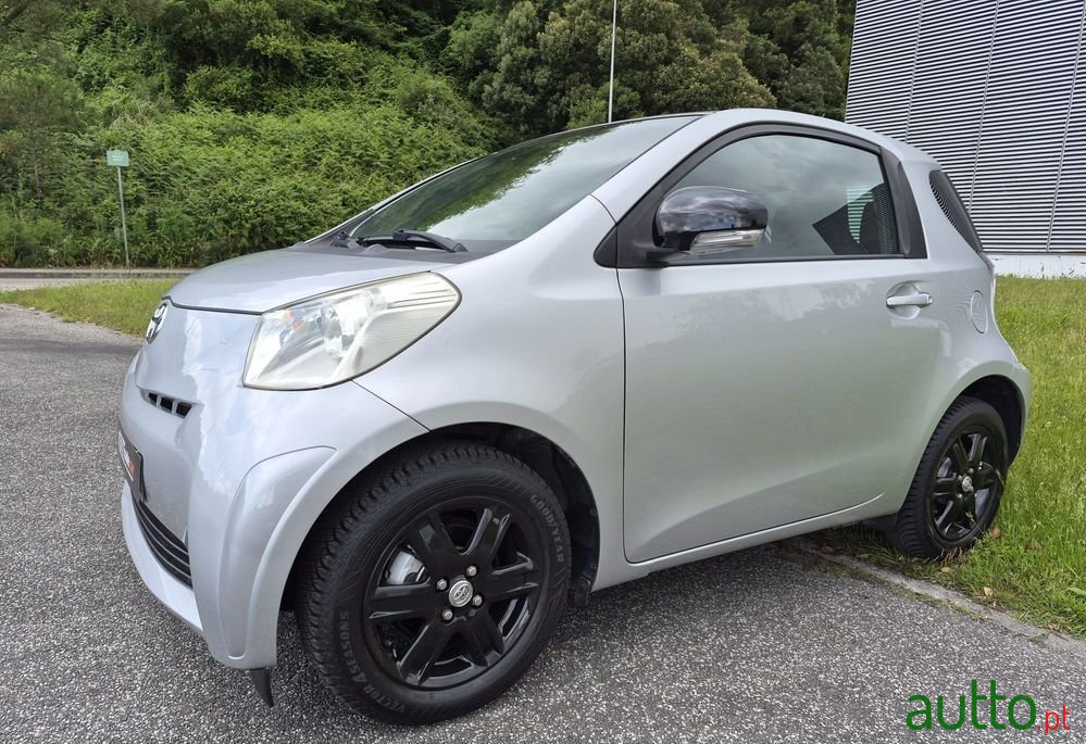 2011' Toyota iQ photo #2