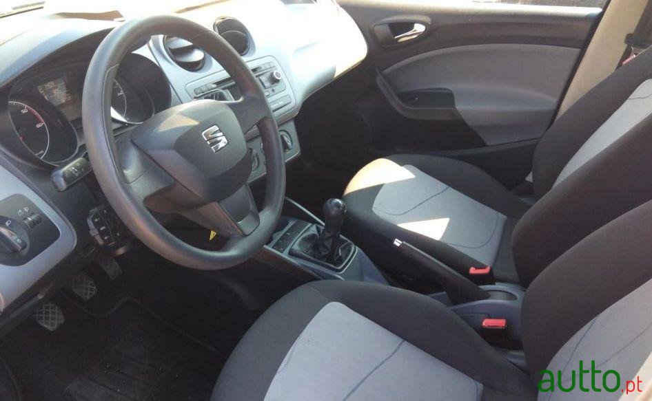 2014' SEAT Ibiza photo #2