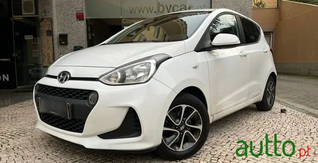 2017' Hyundai i10 1.0 Urban photo #1