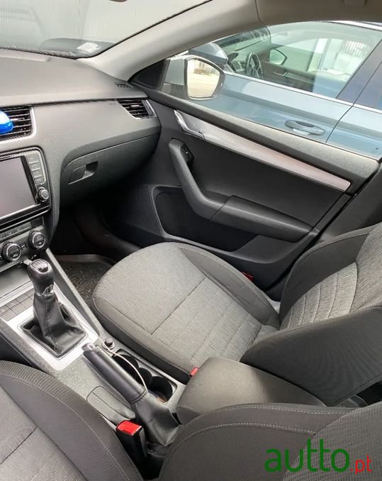 2016' Skoda Octavia Break photo #5