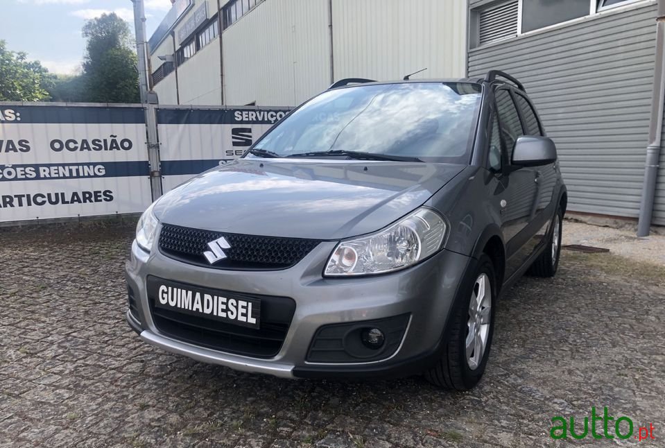 2010' Suzuki SX4 photo #1