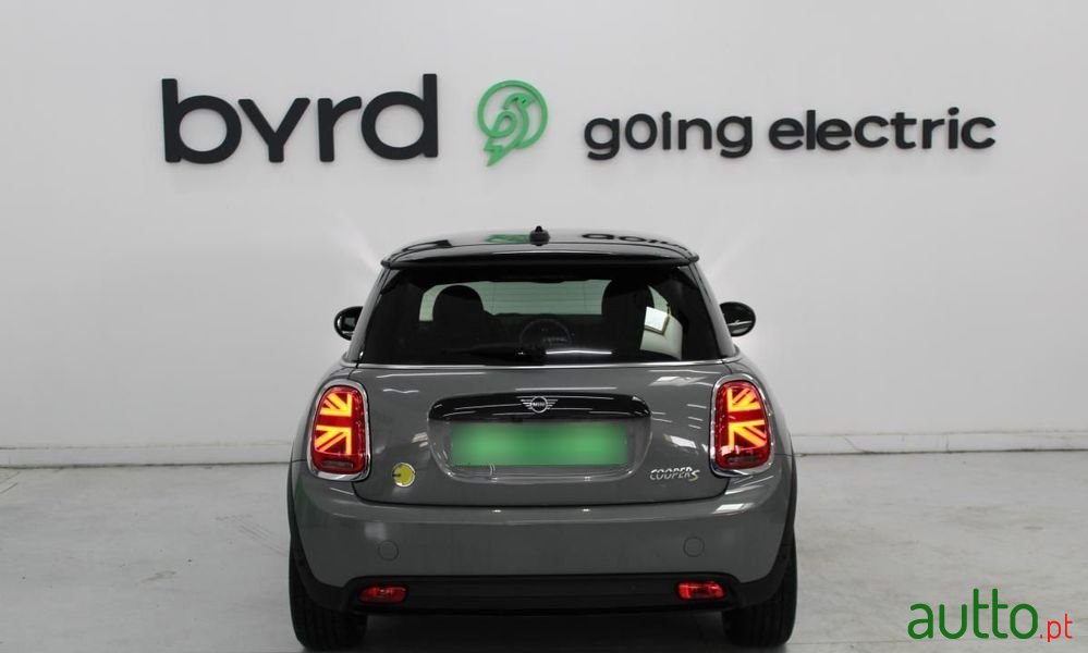 2022' MINI Cooper 3 Portas photo #5