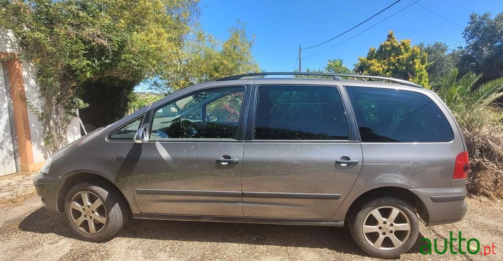 2009' Volkswagen Sharan photo #2