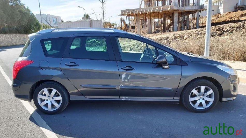 2010' Peugeot 308 Sw photo #2