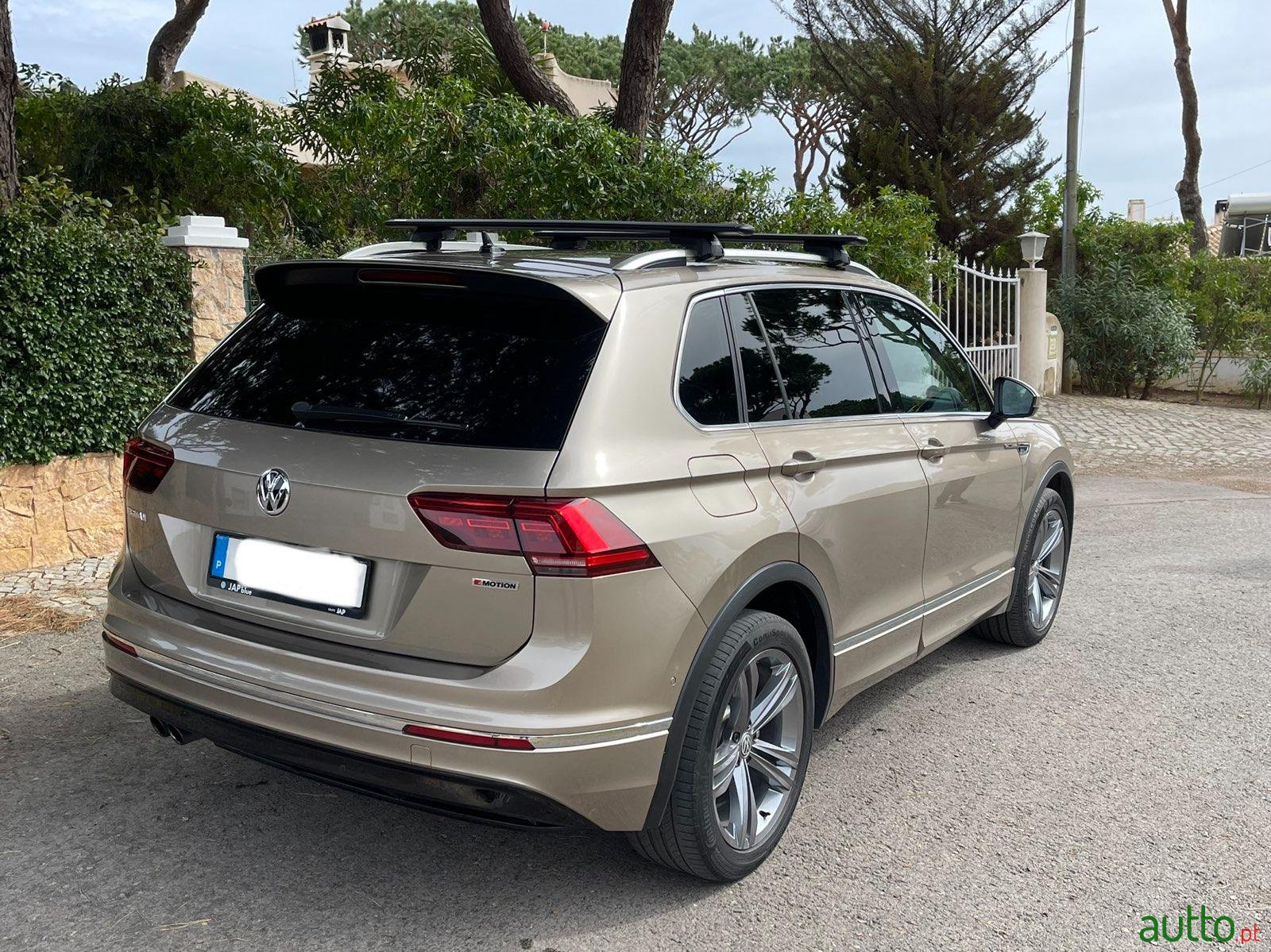 2018' Volkswagen Tiguan 2.0 TSI R-LINE photo #4