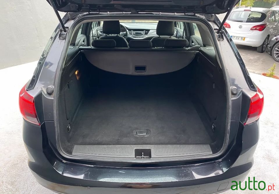 2017' Opel Astra Sports Tourer photo #5