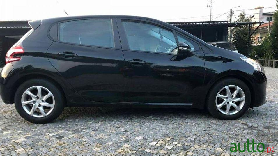 2014' Peugeot 208 1.6 E-Hdi photo #3