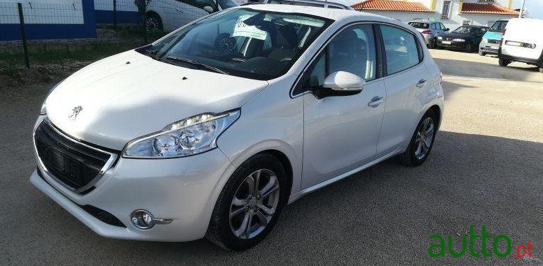 2014' Peugeot 208 1.6 E-Hdi Blue photo #3